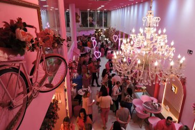  PikurruchA 10 yıllık operasyonunu kutladı. 17 Ağustos 2023, Sao Paulo, Brezilya: Pastane PikurruchA 10 yıllık faaliyet ve sosyal ağlarında 500.000 takipçisini Perdizes birimindeki misafirler için düzenlenen bir etkinlikle kutladı.