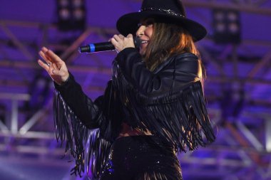 Lauana Prado 51. Efapi Expo2023 'te canlı performans sergiliyor. 18 Ağustos 2023, Santo Antonio da Platina, Parana, Brezilya: Brezilyalı şarkıcı ve söz yazarı Lauana Prado, Cuma gecesi 51. Efapi Expo2023 'te canlı performans sergiliyor.)