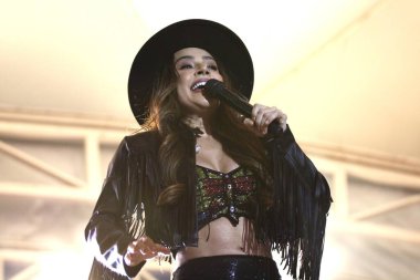 Lauana Prado 51. Efapi Expo2023 'te canlı performans sergiliyor. 18 Ağustos 2023, Santo Antonio da Platina, Parana, Brezilya: Brezilyalı şarkıcı ve söz yazarı Lauana Prado, Cuma gecesi 51. Efapi Expo2023 'te canlı performans sergiliyor.)