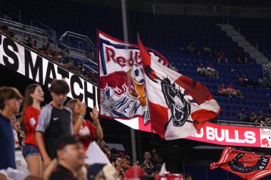 MLS Normal Sezon 2023 Red Bull New York 'a karşı D.C. United. 20 Ağustos 2023 'te, Red Bull Arena Harrison New Jersey, ABD: Bu gece oldukça çekişmeli bir MLS maçında, Red Bull New York, D.C. United ile çatıştı.