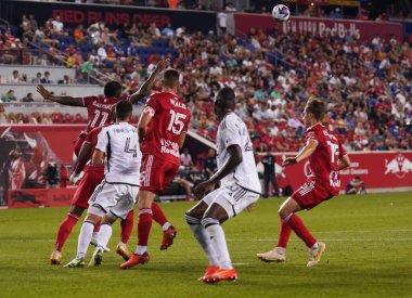 MLS Normal Sezon 2023 Red Bull New York 'a karşı D.C. United. 20 Ağustos 2023 'te, Red Bull Arena Harrison New Jersey, ABD: Bu gece oldukça çekişmeli bir MLS maçında, Red Bull New York, D.C. United ile çatıştı.