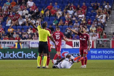 MLS Normal Sezon 2023 Red Bull New York 'a karşı D.C. United. 20 Ağustos 2023 'te, Red Bull Arena Harrison New Jersey, ABD: Bu gece oldukça çekişmeli bir MLS maçında, Red Bull New York, D.C. United ile çatıştı.