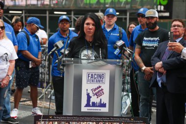Ulusal Fentanil Önleme ve Farkındalık Günü. 21 Ağustos 2023, New York, ABD: Çoğu DEA ajanları ve DEA ajanları ve DEA, New York Şubesi 'nden sorumlu Frank A. Tarentino III' ü etkileyen insanlar