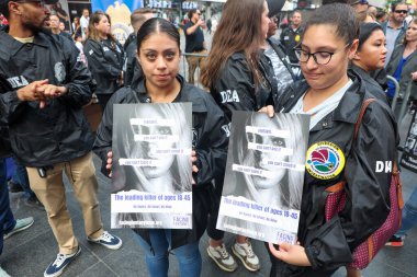 Ulusal Fentanil Önleme ve Farkındalık Günü. 21 Ağustos 2023, New York, ABD: Çoğu DEA ajanları ve DEA ajanları ve DEA, New York Şubesi 'nden sorumlu Frank A. Tarentino III' ü etkileyen insanlar