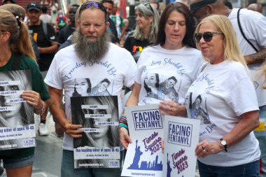 Ulusal Fentanil Önleme ve Farkındalık Günü. 21 Ağustos 2023, New York, ABD: Çoğu DEA ajanları ve DEA ajanları ve DEA, New York Şubesi 'nden sorumlu Frank A. Tarentino III' ü etkileyen insanlar