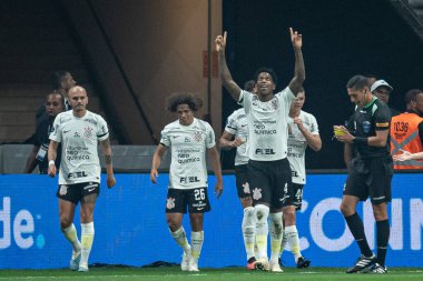 Brezilya, Sao Paulo - 22 Ağustos 2023: Oyuncu Gil, Corinthians ve Estudiantes arasında oynanan ve Copa Conmebol Sudamericana 2023 çeyrek finalinin ilk ayağı için geçerli olan maçta golünü kutladı.