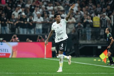 Brezilya, Sao Paulo - 22 Ağustos 2023: Oyuncu Gil, Corinthians ve Estudiantes arasında oynanan ve Copa Conmebol Sudamericana 2023 çeyrek finalinin ilk ayağı için geçerli olan maçta golünü kutladı.