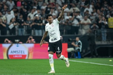 Brezilya, Sao Paulo - 22 Ağustos 2023: Oyuncu Gil, Corinthians ve Estudiantes arasında oynanan ve Copa Conmebol Sudamericana 2023 çeyrek finalinin ilk ayağı için geçerli olan maçta golünü kutladı.