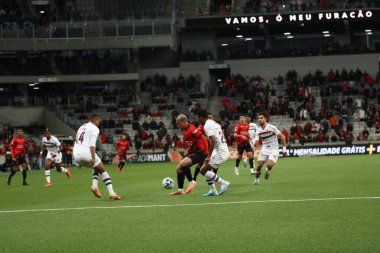 CURITIBA (PR), Brezilya - 27 Ağustos 2023: Bu Pazar gecesi Ligga Arena 'da 2023 Brezilya Şampiyonası' nın 21. turu için Athletico Pr ve Fluminense arasında maç başlatıldı