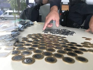 Polis Cracolandia 'da 2 Kadın Uyuşturucu Satıcısını Tutukladı. 27 Ağustos 2023, Sao Paulo, Brezilya: Cracolandia 'da iki kadın uyuşturucu satıcısının tutuklanması, büyük miktarda uyuşturucu ve parayla birlikte tutuklanarak 77. 