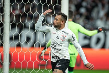 Sao Paulo (SP), Brezilya 08 / 26 / 2023 - Korintliler 'den Maycon, Neo Quimica Arena' da düzenlenen 2023 Brezilya Futbol Şampiyonası 'nın 21. turu için geçerli olan Corinthians ve Goias arasındaki maçta golünü kutluyor.