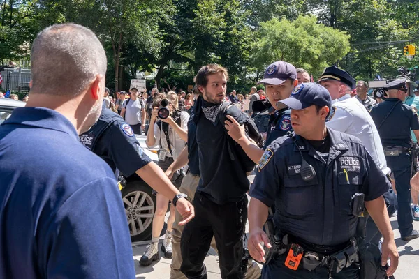 Protesters Clash Migrant Crisis Gracie Mansion August 2023 New York — Stock Photo, Image