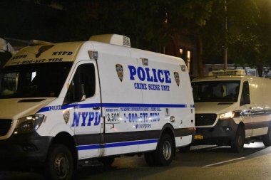 (Manhattan 'da bir dairede ikisi çocuk dört kişi ölü bulundu. 28 Ağustos 2023, New York, ABD: Yaklaşık 14: 56 'da polis, 20 polis bölgesinin sınırları içinde 328 Batı 86. Cadde' de sağlık kontrolü yapmak için çağrıldı.. 