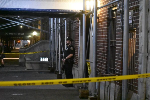 マンハッタンのアパートで2人の子供を含む4人が死亡した 2023年8月28日 アメリカ合衆国ニューヨーク 午後2時56分頃 警察は20の県境内の328西86丁目でウェルネスチェックを実施するよう呼びかけられた — ストック写真