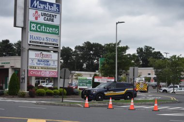 Clark, New Jersey, ABD 'deki Target mağazalarında bomba ihbarı. 29 Ağustos 2023. Yer polisi ve ilçe bomba imha ekibi, 29 Salı sabahı New Jersey, Clark 'taki Target' ta bir bomba ihbarına yanıt verdiler..