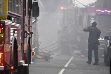 Newark, New Jersey 'de 2-Alarm yangını. 29 Ağustos 2023, Newark, New Jersey, ABD: İtfaiyeciler, Newark, New Jersey 'deki bir yangında çıkan alevlerle savaştılar.. 