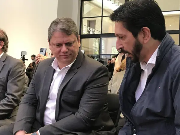 Cracolandia 'da yeniden canlandırma üzerine tartışmalar. 29 Ağustos 2023, Sao Paulo, Brezilya: Sao Paulo Valisi, Tarcisio de Freitas merkez bölgede yeniden canlandırma konulu bir tartışmaya katıldı. 