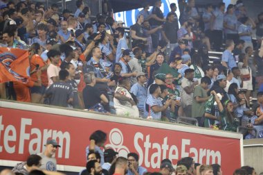 2023 MLS Normal Sezon: NYCFC Montreal 'e karşı. 30 Ağustos 2023. New York, ABD: Taraftarlar NYCFC ve New York 'taki Yankee Stadyumu' nda Major League Soccer (MLS) için geçerli olan CF Montreal arasında oynanan futbol maçında NYCFC golünü kutluyor