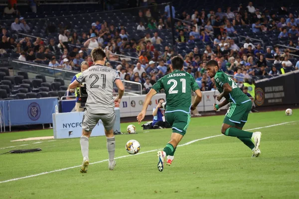 New York, ABD - 30 Ağustos 2023 MLS Normal Sezonu, NYCFC vs CF Montreal. New York, Bronx 'taki Yankee Stadyumu' nda, Major League Soccer (MLS) için geçerli olan NYCFC ve CF Montreal arasında oynanan futbol maçı