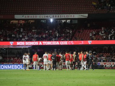 SAO PAULO (SP), 08 / 31 / 2023 - LDU Quito 'ya (ECU) yenildikten sonra Cicero Pompeu de Toledo' da (Morumbi) 2023 Copa Sudamericana çeyrek finalinin ikinci ayağında Sao Paulo 'dan oyuncular)