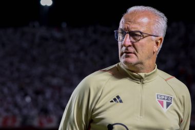 SAO PAULO (SP), 08 / 31 / 2023 - Sao Paulo Dorival Junior teknik direktörü Sao Paulo (BRA) ile LDU Quito (ECU) arasında oynanan maçta, 2023 Copa Sudamericana çeyrek finalinin ikinci ayağı üzerinde yer aldı.