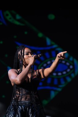 New York, ABD - 03 Eylül 2023: Goyo Central Park 'taki Yaz Sahnesi' nde sahne alacak. Gloria Goyo Martinez, şarkıcı, yapımcı ve ChocQuibtown 'ın kurucularından. Salsa, caz, hip-hop ve reggae yapan çığır açan Kolombiyalı grup.