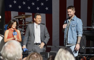 Brett Young Fox 'ta ve Friends All American Summer Concert Serisi' nde oynuyor. 01 Eylül 2023, New York, ABD: Brett Young Fox 'ta ve Friends All American Summer Concert Serisi' nde sahne aldı. Brett Charles Young Amerikalı country şarkıcısı.