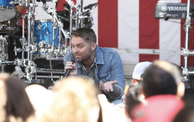 Brett Young Fox 'ta ve Friends All American Summer Concert Serisi' nde oynuyor. 01 Eylül 2023, New York, ABD: Brett Young Fox 'ta ve Friends All American Summer Concert Serisi' nde sahne aldı. Brett Charles Young Amerikalı country şarkıcısı.