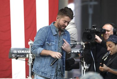 Brett Young Fox 'ta ve Friends All American Summer Concert Serisi' nde oynuyor. 01 Eylül 2023, New York, ABD: Brett Young Fox 'ta ve Friends All American Summer Concert Serisi' nde sahne aldı. Brett Charles Young Amerikalı country şarkıcısı.