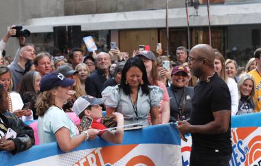 Darius Rucker Today Show 'da yaşıyor. 1 Eylül 2023, New York, ABD: Darius Rucker, New York 'taki Rockefeller Plaza' da, plazayı dolduran hayranlarının katılımıyla 