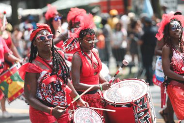 Batı Hindistan Günü Geçidi. 4 Eylül 2023, New York, ABD: Batı Hint Amerikan Karnavalı veya New York Karnavalı, Crown Heights, Brooklyn, New York 'ta Eylül ayının ilk pazartesi günü düzenlenen yıllık Batı Hint kültürünün kutlamasıdır. 