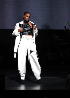 NYFW: Megan / Renee HFR 'da 16. Geleneksel Moda Şovu ve Moda Ödülleri. 05 Eylül 2023, Harlem, New York, ABD: Megan / Renee Geçit Töreni 16. HFR Moda Şovu ve Moda Ödülleri sırasında Harlem 'deki Apollo Tiyatrosu' nda gerçekleşti.. 