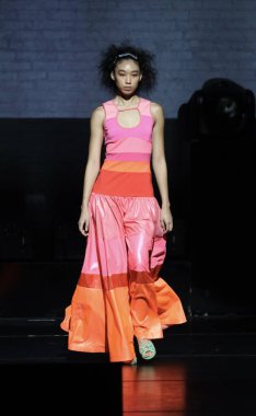 NYFW: A. Potts Parade at HFR 16. Geleneksel Moda Şovu ve Moda Ödülleri. 2005 Eylül 2023, Harlem, New York, ABD: A. Potts Parade, HFR 16. Yıllık Moda ve Moda Ödülleri sırasında New York 'taki Apollo Tiyatrosu' nda gerçekleşti.