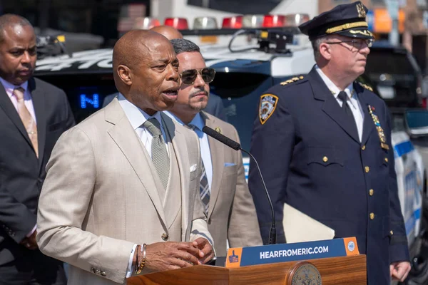 亚当斯市长公布了纽约市打击汽车犯罪的广泛战略 2023年9月6日 美国纽约 纽约市市长埃里克亚当斯宣布了一项打击汽车盗窃的新计划 — 图库照片