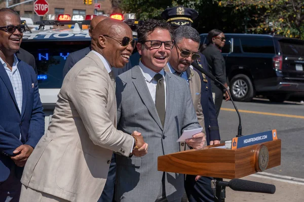亚当斯市长公布了纽约市打击汽车犯罪的广泛战略 2023年9月6日 美国纽约 大纽约汽车经销商协会的埃德 加齐略在亚当斯市长的讲话 — 图库照片