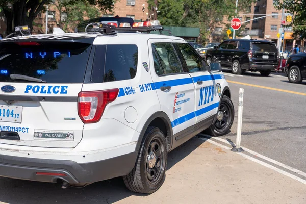アダムズ市長はニューヨーク市で車の盗難と戦うための広範な戦略を発表した 2023年9月6日 ニューヨーク アメリカ合衆国ニューヨーク 専用のプレートリーダーが114区からニューヨーク市警察署 Nypd 車両を装備 — ストック写真