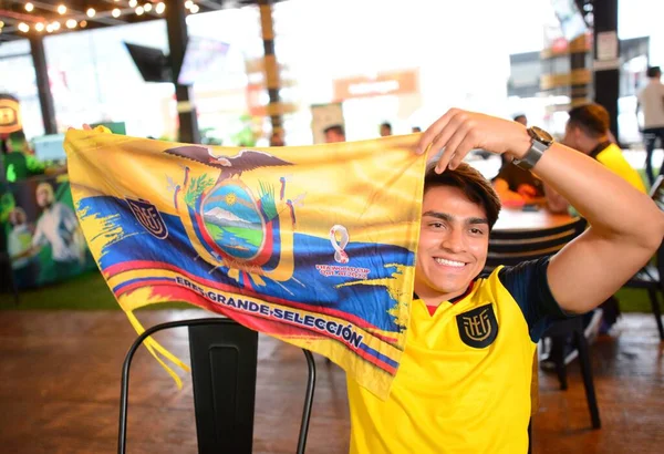 Ekvatorlular Arjantin 'in Ekvador Dünya Kupası ön eleme maçını izlemek için toplanıyor. 7 Eylül 2023, Guayaquil, Ekvador: Ekvador: Ekvador ve Arjantin arasındaki futbol maçını izlemek için Guayaquil 'deki barlarda ve halka açık yerlerde toplandılar 