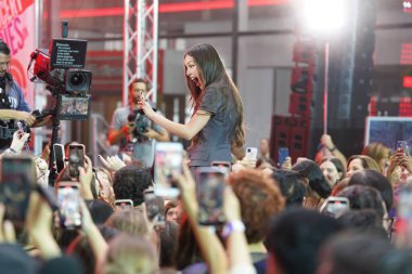 Olivia Rodrigo 'nun Today Show' daki canlı performansı. 8 Eylül 2023, New York, ABD: Duygusal ve liste başı hitleriyle tanınan yükselen süperstar Olivia Rodrigo, Today Show 'un bugünkü sahnesini onurlandırdı..