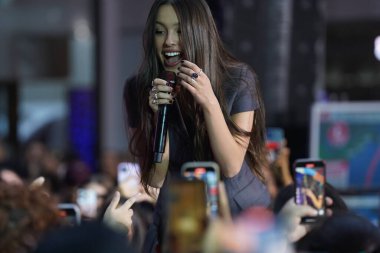 Olivia Rodrigo 'nun Today Show' daki canlı performansı. 8 Eylül 2023, New York, ABD: Duygusal ve liste başı hitleriyle tanınan yükselen süperstar Olivia Rodrigo, Today Show 'un bugünkü sahnesini onurlandırdı..