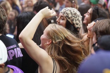 Olivia Rodrigo 'nun Today Show' daki canlı performansı. 8 Eylül 2023, New York, ABD: Duygusal ve liste başı hitleriyle tanınan yükselen süperstar Olivia Rodrigo, Today Show 'un bugünkü sahnesini onurlandırdı..