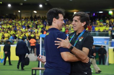 Belem (PA), 09 / 08 / 2023 Brezilya Milli Takımı koçu Fernando Diniz ve Bolivya 'nın Gustavo Kostas teknik direktörü, Brezilya ile Bolivya arasındaki maçtaki ilk maçında
