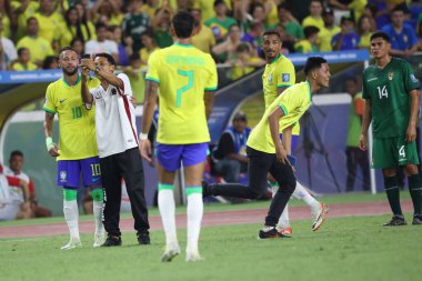 Belem (PA), Brazil 09 / 08 / 2023 State Stadyumu 'nda oynanan 2026 Dünya Kupası ön elemelerinde Neymar Jr.' la Brezilya ile Bolivya arasında oynanan maçta fotoğraf çektirmek için 2 taraftarın Brezilya İstilası
