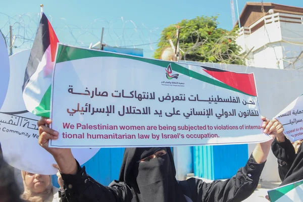 巴勒斯坦妇女在加沙 教科文组织 前抗议以色列在希伯伦侵犯妇女权利的行为 — 图库照片