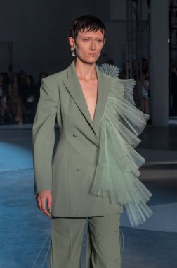 Adeam - Runway - New York Moda Haftası - Eylül 2023. 10 Eylül 2023, New York, New York, ABD: 10 Eylül 2023 'te 548 Batı 22. Cadde' de Adeam moda defilesinde bir model podyumda yürüyor. 