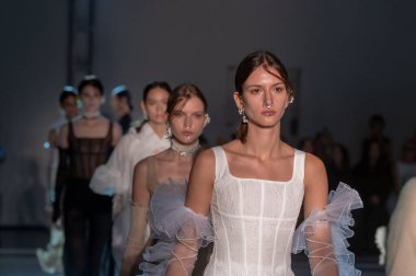 Adeam - Runway - New York Moda Haftası - Eylül 2023. 10 Eylül 2023, New York, New York, ABD: Modeller 10 Eylül 2023 tarihinde 548 Batı 22. Cadde, New York Moda Haftası sırasında Adeam defilesinde podyumda yürür.