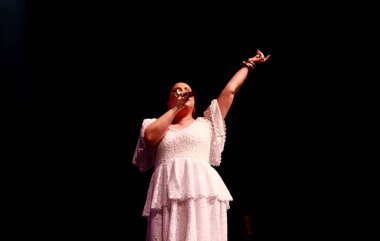 Rio de Janeiro (RJ), Brezilya 09 / 09 / 2023 - Şarkıcı Maria Rita Vivo Rio 'da, Rio' daki Flamengo Park 'ta, sunucu Milton Cunha ve yazar Talita Reboucas' ın katılımıyla 