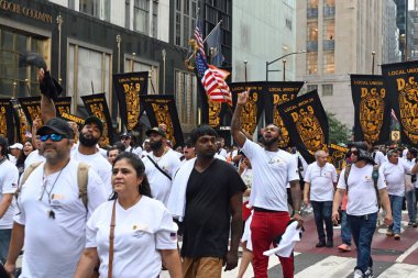New York 'taki İşçi Bayramı Geçidi. 9 Eylül 2023, New York, ABD: İşçi Bayramı 'nı kutlamak için 44. cadde ve 5. cadde boyunca yürüdüler. 5 Eylül 1882 'de, on binlerce sendikalı işçi New York Belediye Binası' ndan yürüdü. 