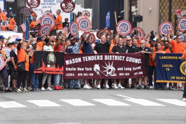 New York 'taki İşçi Bayramı Geçidi. 9 Eylül 2023, New York, ABD: İşçi Bayramı 'nı kutlamak için 44. cadde ve 5. cadde boyunca yürüdüler. 5 Eylül 1882 'de, on binlerce sendikalı işçi New York Belediye Binası' ndan yürüdü. 