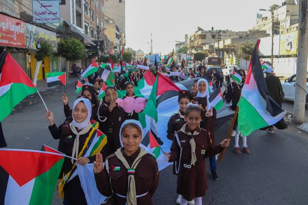 팔레스타인 아이들은 가자에서 이스라엘 Disengagement의 기념일을 스카우트 행진에 2023 팔레스타인 — 스톡 사진