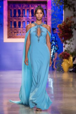 Pamella Roland - Runway - New York Moda Haftası - Eylül 2023: The Show. 12 Eylül 2023, New York, New York, ABD: Tasarımcı Pamella Roland (C) New York Moda Haftası sırasında Pamella Roland defilesinde podyumda yürüyor